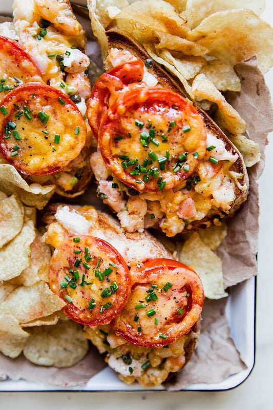 Rekesmørbrød med kapers og Old Bay-krydder