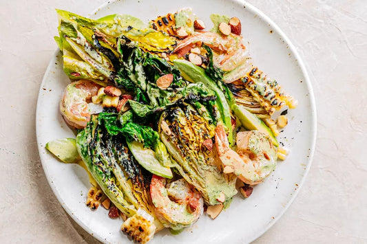 Grillede reker og salat med forkullet Green Goddess-dressing